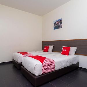 Oyo 44095 Bluewater Hotel